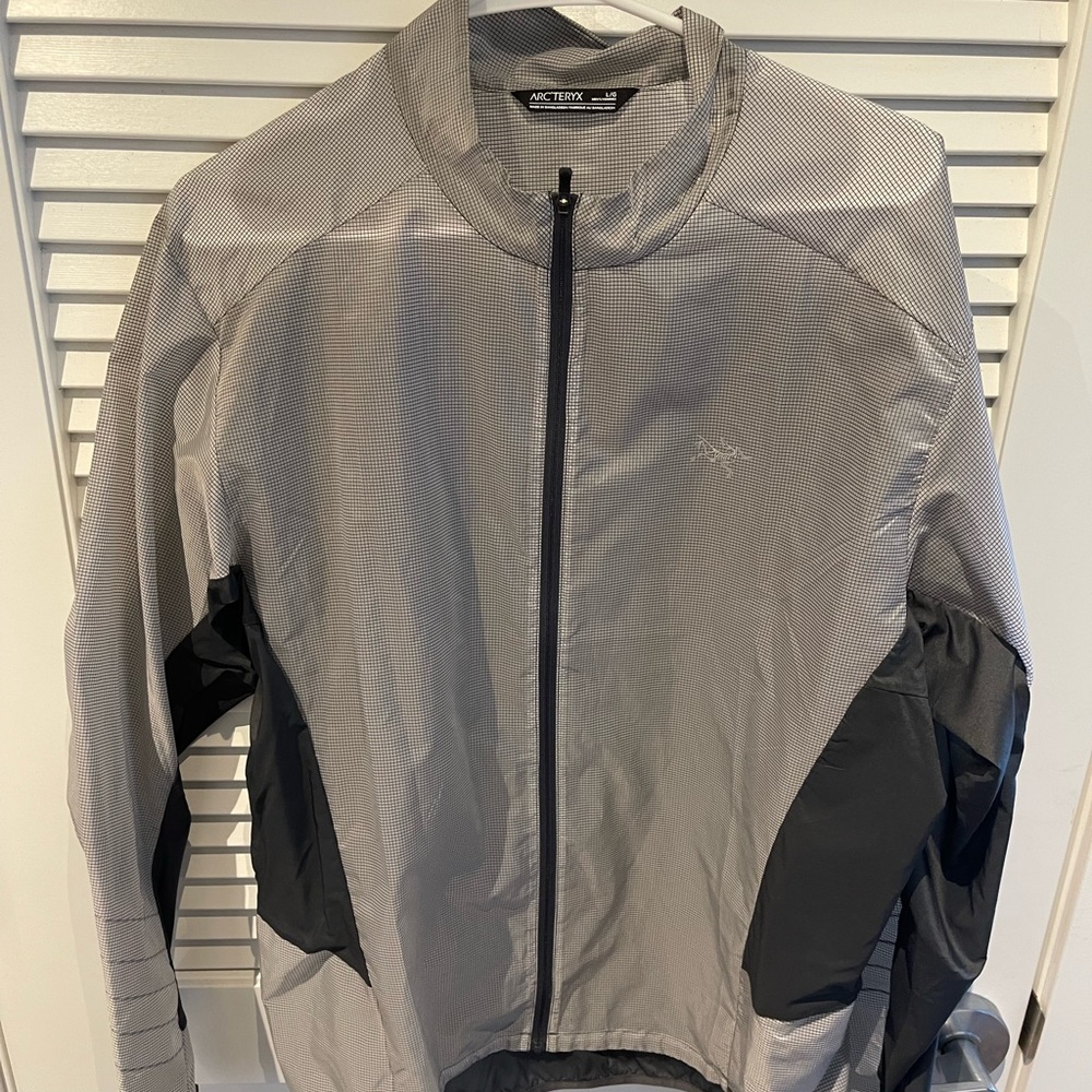 Men’s lightweight Arc’teryx running jacket L